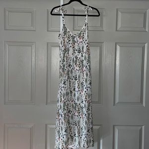 Floral midi dress with adjustable tie straps.